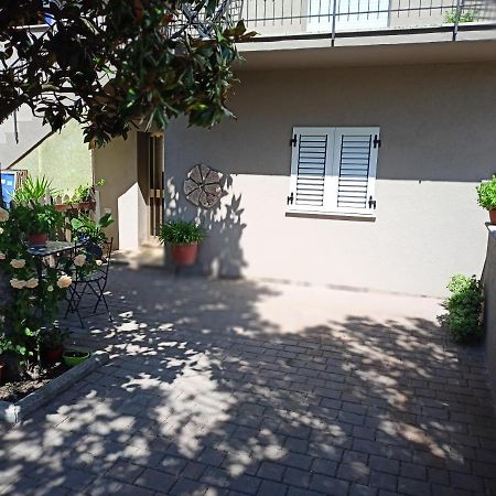 פוליניו Marco - Camere Con Bagno Privato Vicino Al Centro מראה חיצוני תמונה