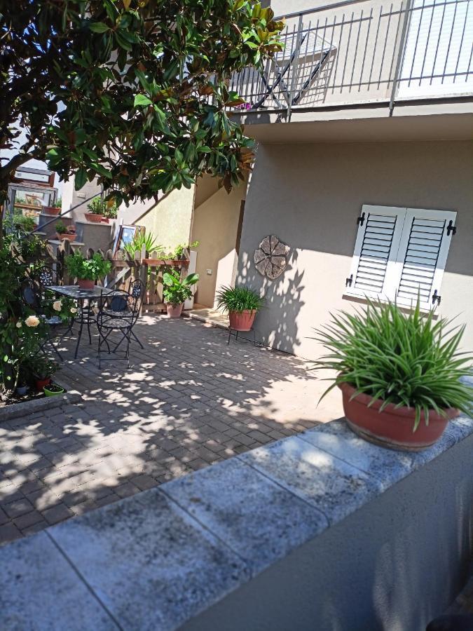 פוליניו Marco - Camere Con Bagno Privato Vicino Al Centro מראה חיצוני תמונה